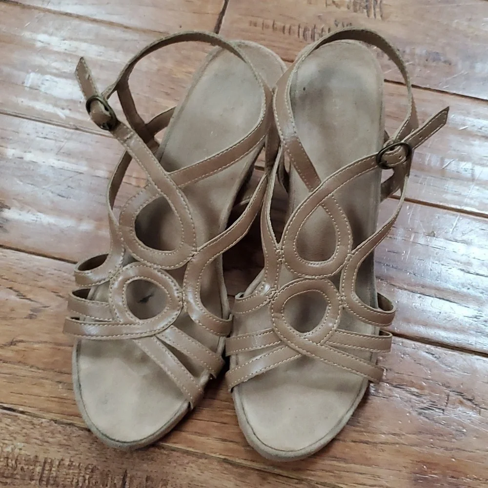 Kelly & Katie nude rattan wedge sandals
